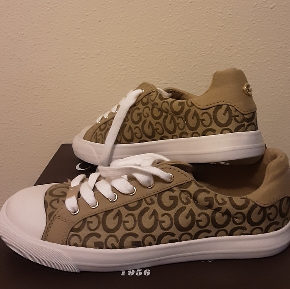 Guess Shoes Size 8 Canvas Monogram Sneakers NWOT - Picture 15 of 16